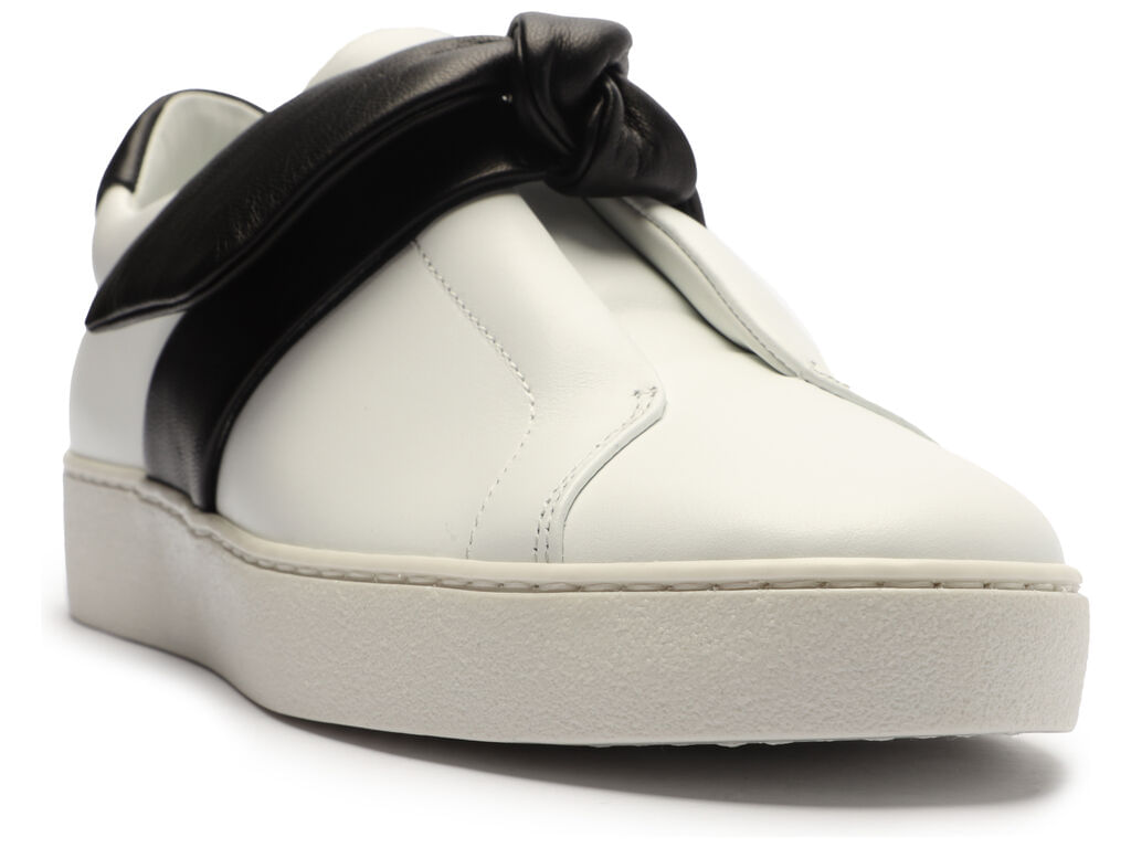 sneaker-em-nappa-white-com-laco-clarita-em-nappa-soft-black-e-solado-emborrachado---no-modelo-clarita-sneaker-em-especifico-aconselhamos-a-compra-em-1