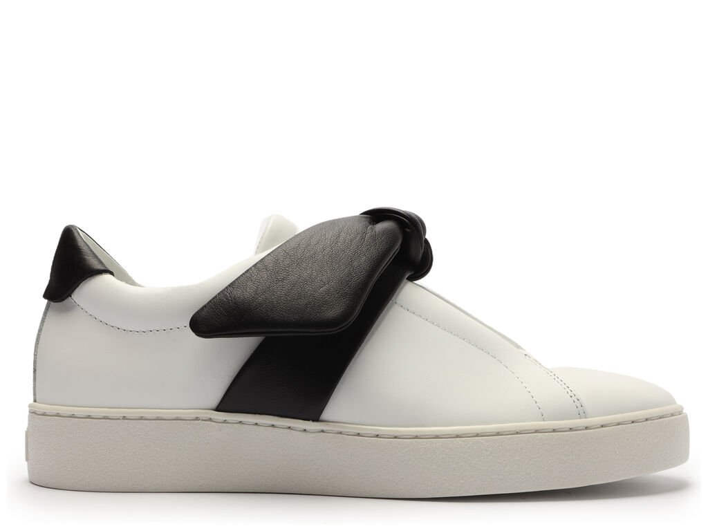sneaker-em-nappa-white-com-laco-clarita-em-nappa-soft-black-e-solado-emborrachado---no-modelo-clarita-sneaker-em-especifico-aconselhamos-a-compra-em-2