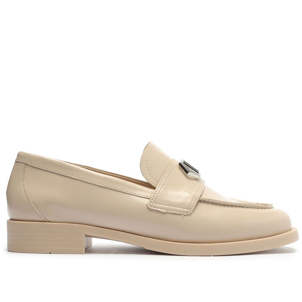 mocassim-nude-bico-redondo-tira-metal-a13109-arezzo-1