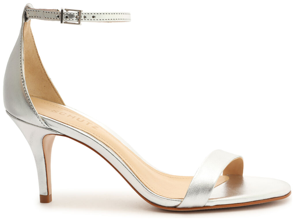 sandalia-gisele-salto-fino-medio-prata-04229-schutz-2