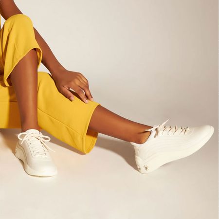 tenis couro branco arezzo