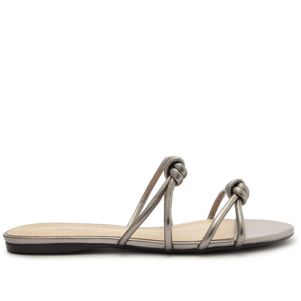 sandalia-rasteira-prateada-bico-redondo-tiras-nos-a04485-arezzo-1 sandalia-rasteira-prateada-bico-redondo-tiras-nos-a04485-arezzo-1