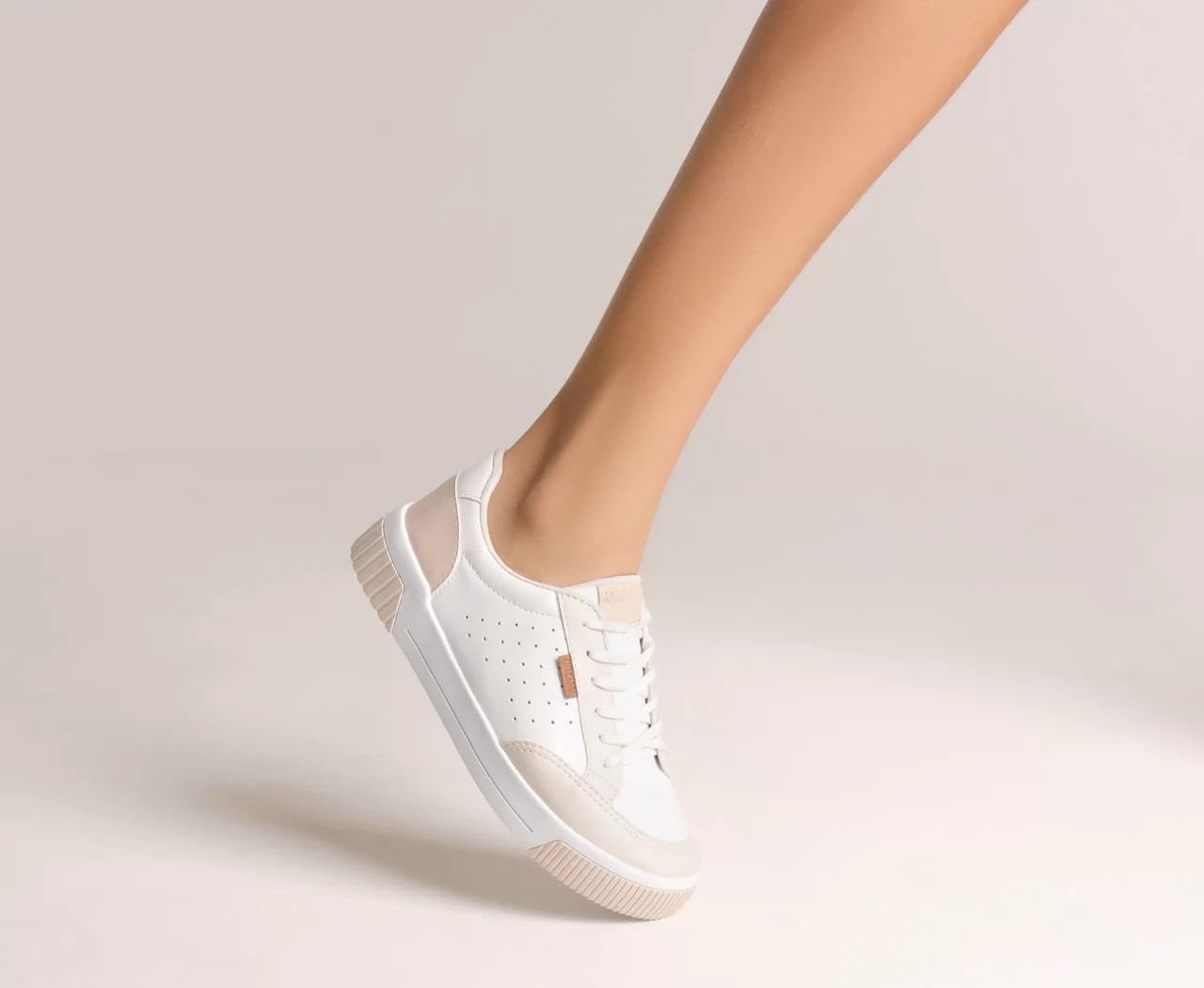 tenis-anacapri-sola-vulcanizada-furinhos-branco-e-bege-c3048-2
