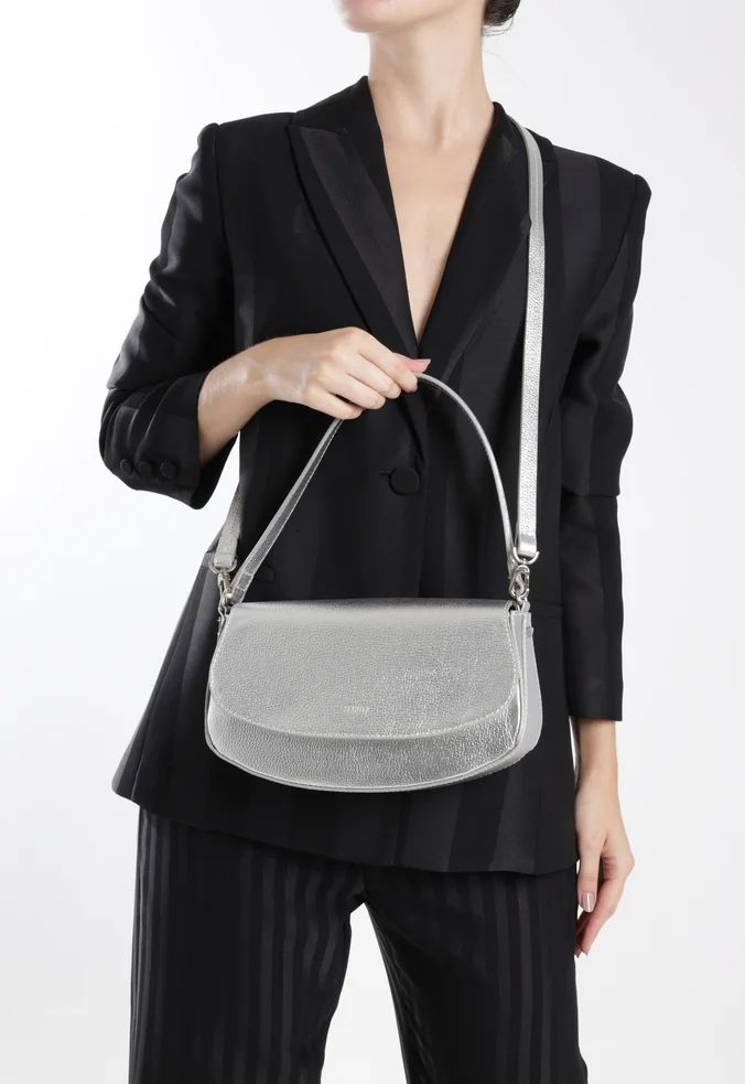 bolsa-schutz-tiracolo-media-baguette-esther-couro-prata-2
