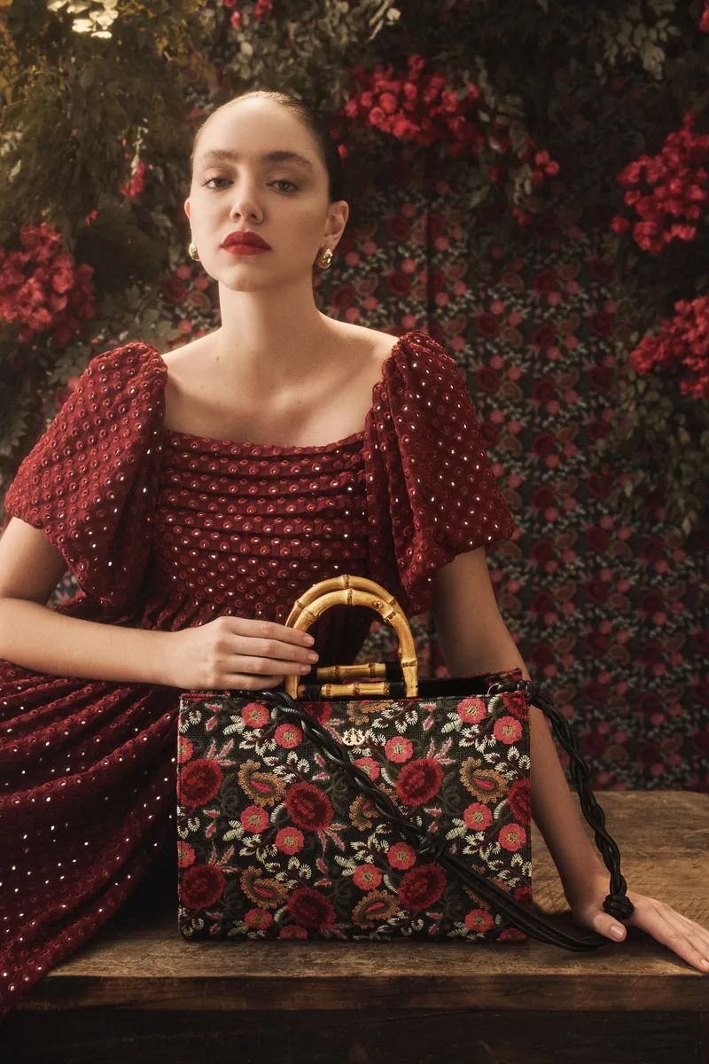 bolsa-isla-maxi-tote-fiori-bordada-frida-preta§§§§§§§§§§-2