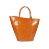 bolsa-schutz-shopping-grande-wide-croco-caramelo-1