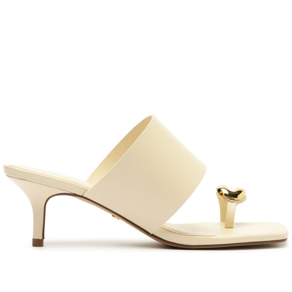 sandalia-arezzo-off-white-couro-salto-fino-metal-bold-1