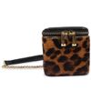 bolsa-schutz-tiracolo-mini-pelo-leopardo-corrente-dourada-1