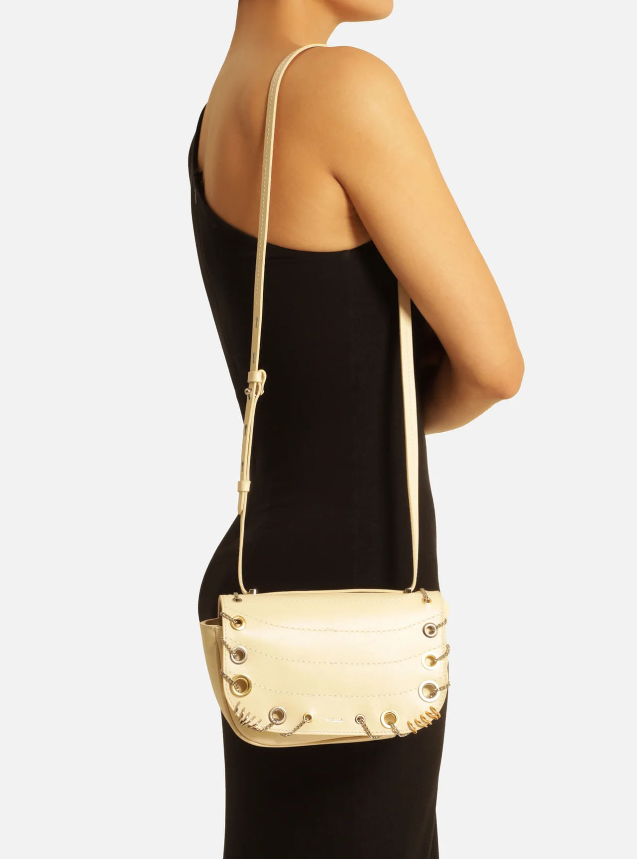 bolsa-arezzo-tiracolo-branca-couro-pequena-costuras-metais-2