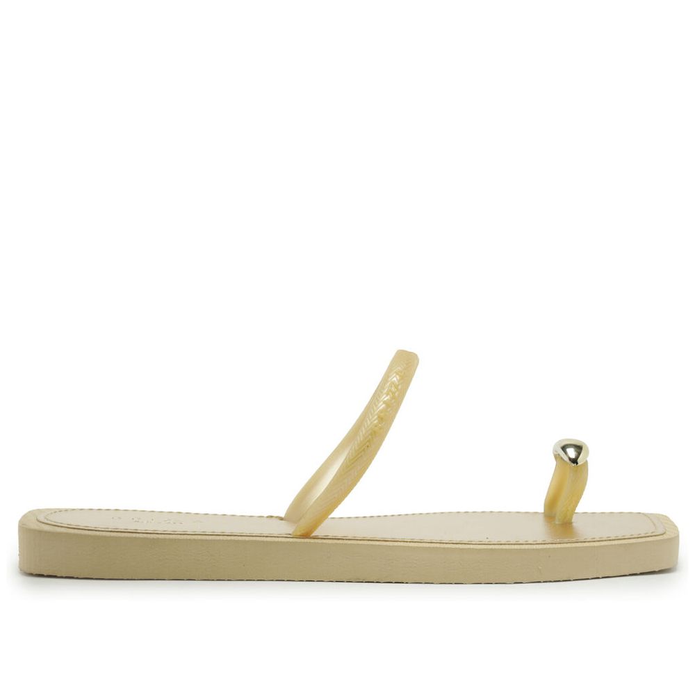 sandalia-brizza-rasteira-dourada-dedeira-1 sandalia-brizza-rasteira-dourada-dedeira-1