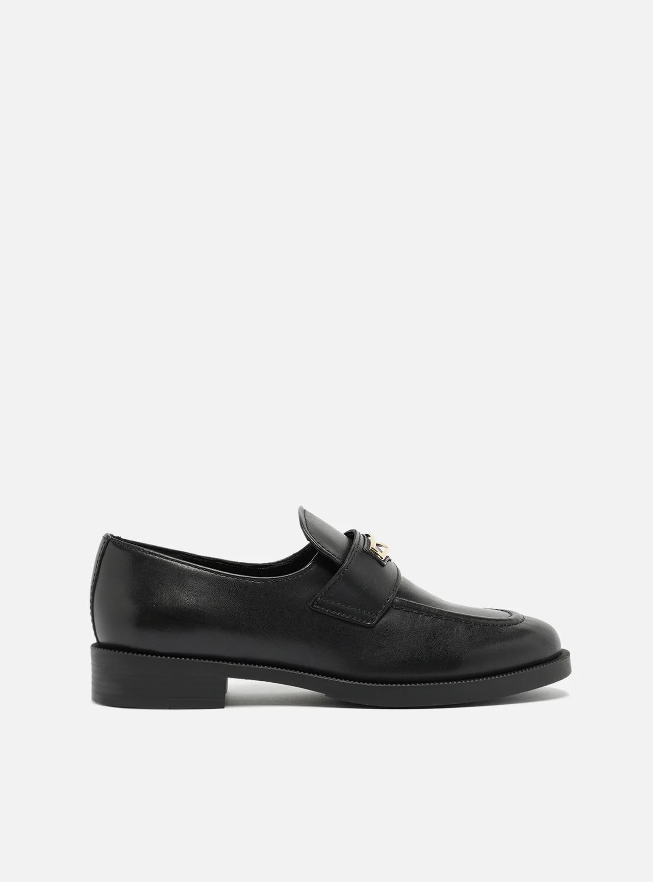 mocassim-arezzo-preto-couro-bico-redondo-retro-metal-1