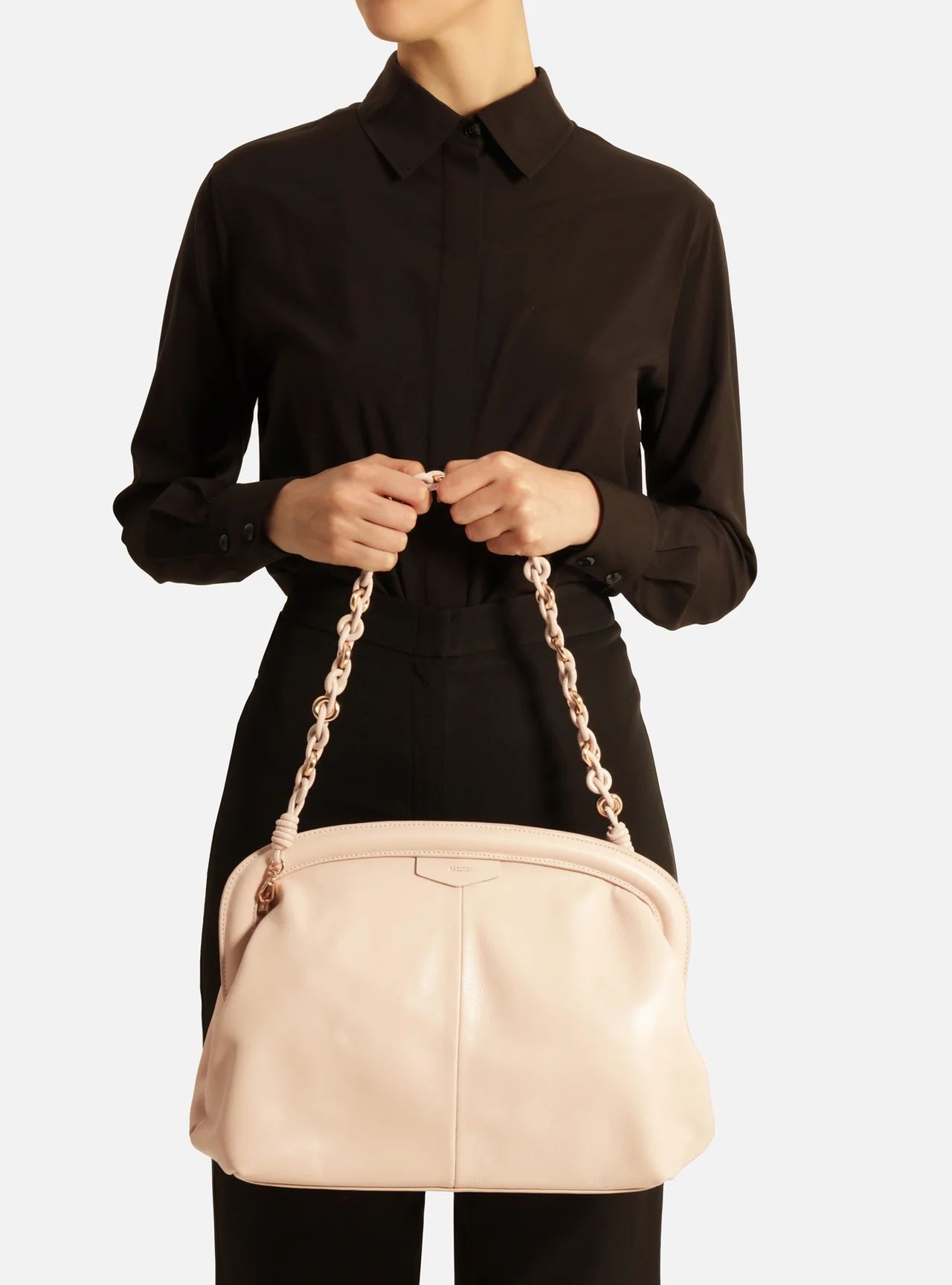 bolsa-arezzo-clutch-bege-couro-grande-alca-corrente-2
