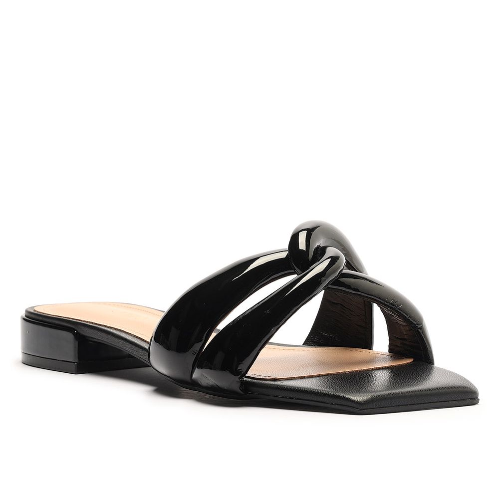 sandalia-arezzo-rasteira-verniz-preta-1