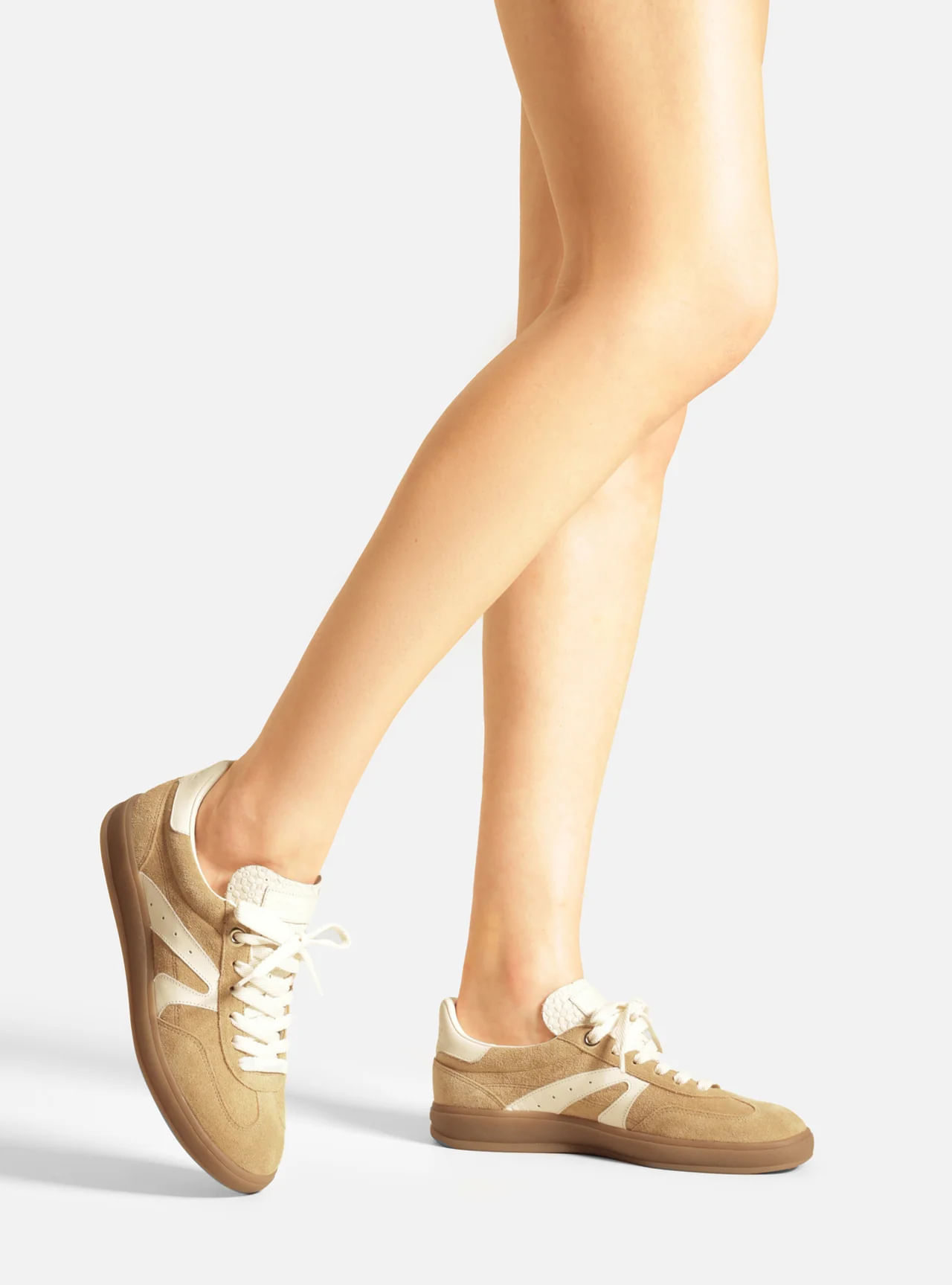 tenis-arezzo-marrom-camurca-amarracao-retro-2