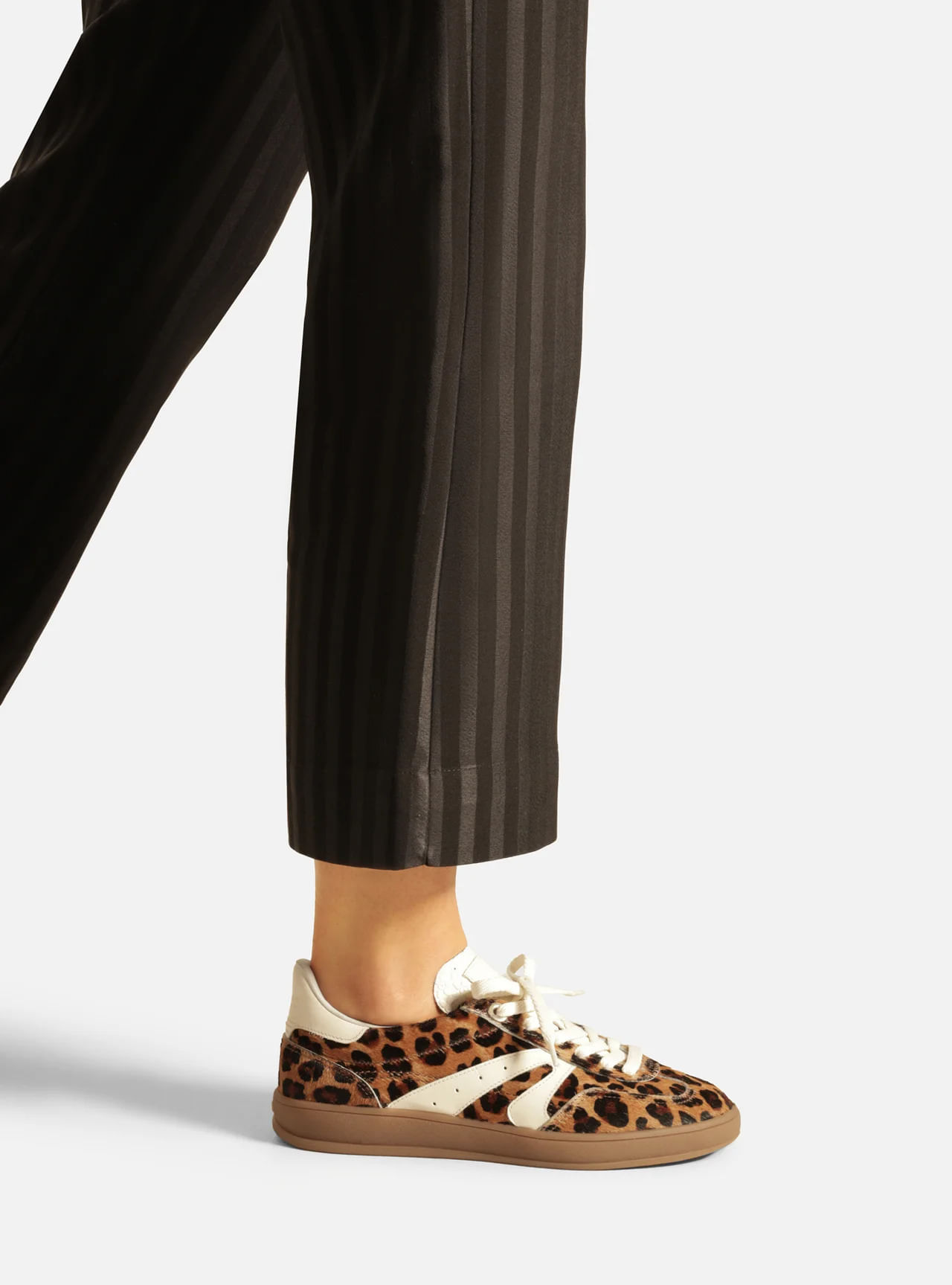 tenis-arezzo-animal-print-amarracao-arz72-2