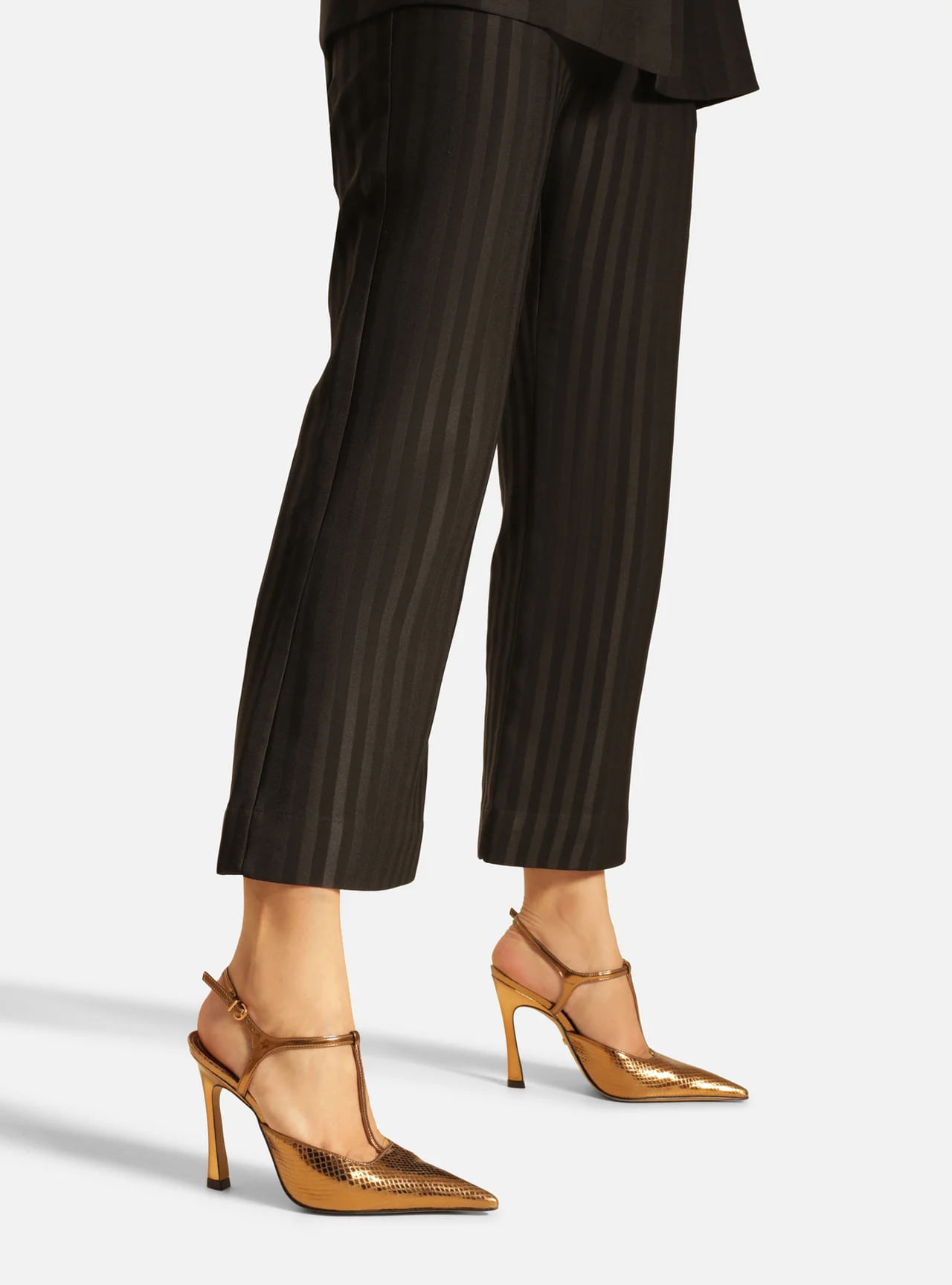 scarpin-arezzo-bronze-snake-salto-alto-aberto-telma-2