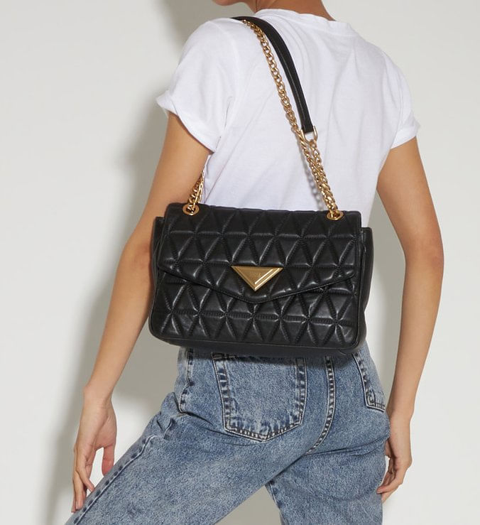 bolsa-grande-tiracolo-944-matelasse-preta-schutz-1