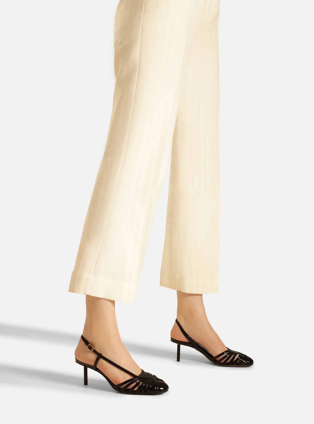 scarpin-arezzo-preto-verniz-salto-kitten-tira-continua-2