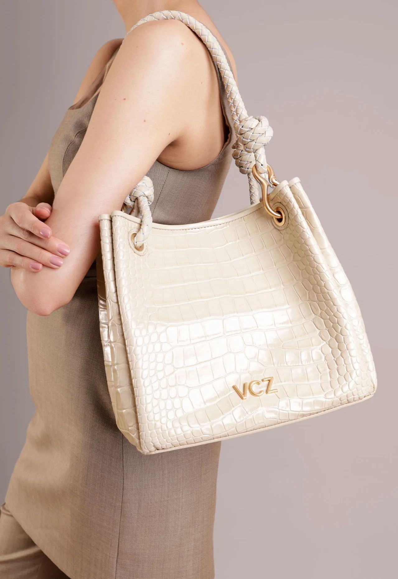 bolsa-vicenza-hobo-luiza-media-bege-couro-croco-2
