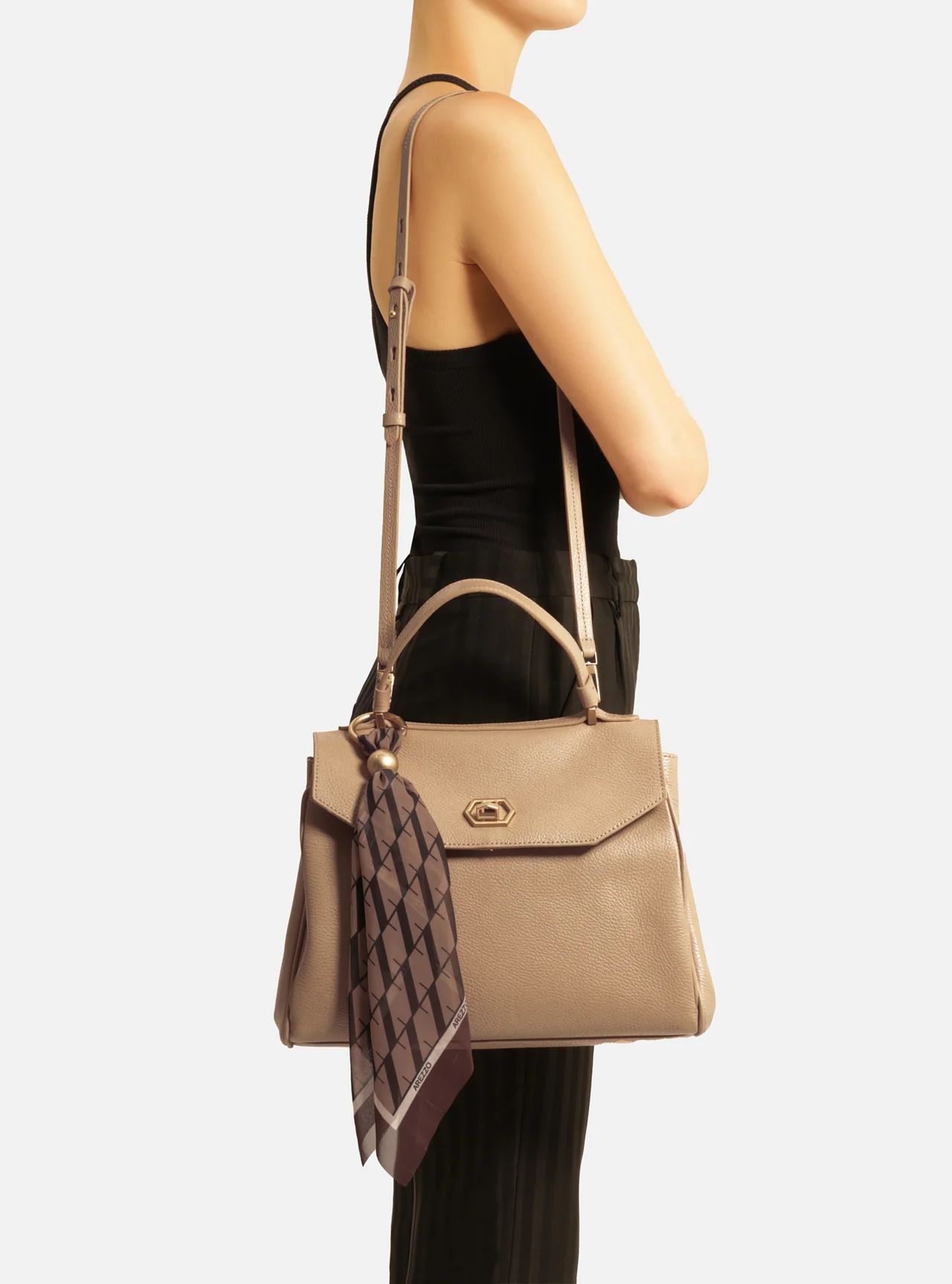 bolsa-arezzo-satchel-bege-couro-media-lenco-2