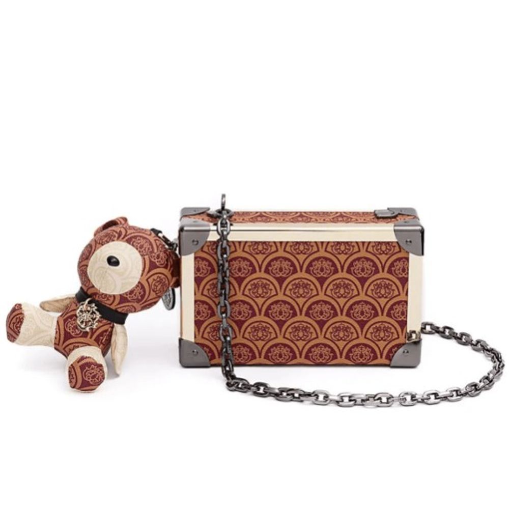 clutch-isla-trunk-sirena-monograma-canvas-caramelo-1