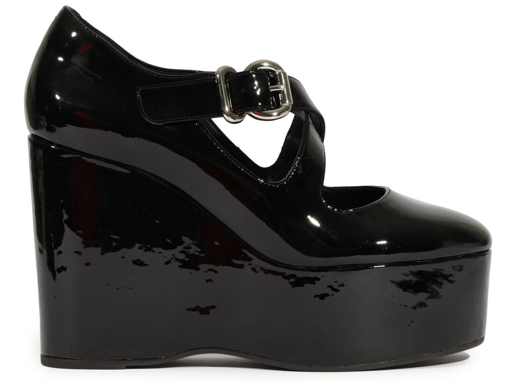 scarpin-schutz-plataforma-myriam-couro-preta-verniz-1