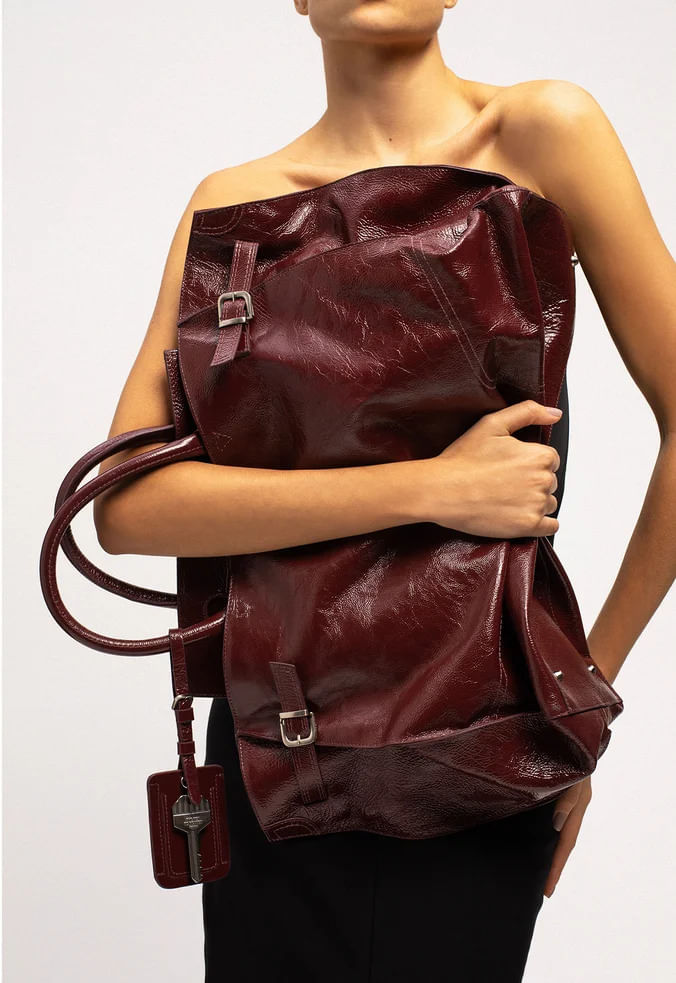 bolsa-schutz-tote-heaven-couro-verniz-vinho-media-2
