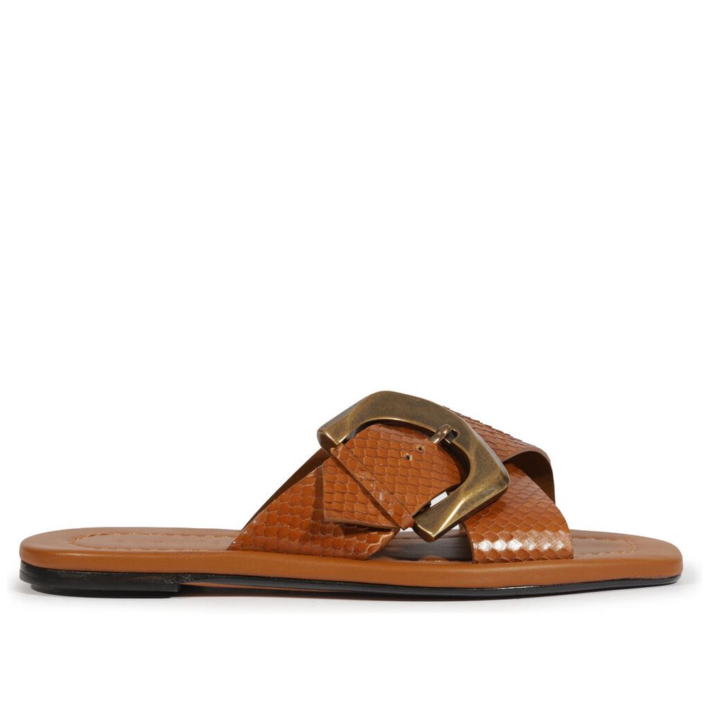 sandalia-schutz-rasteira-couro-texturizado-fivela-maxi-bronze-1