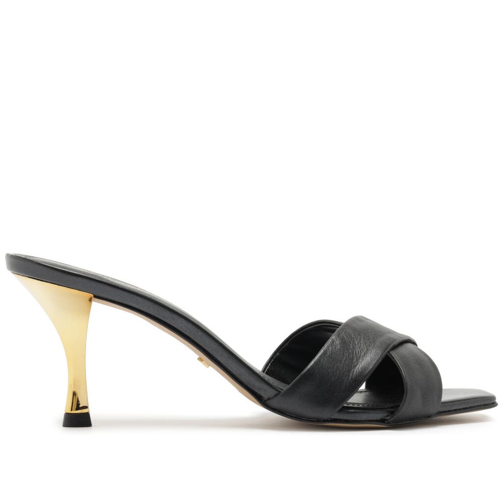 mule-arezzo-preta-com-salto-taca-dourado-1