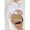bolsa-schutz-mini-tote-crush-couro-bege-4
