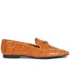 mocassim-schutz-caramelo-com-textura-croco-1