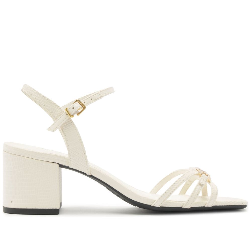 sandalia-arezzo-salto-bloco-off-white-detalhe-corrente-dourada-1