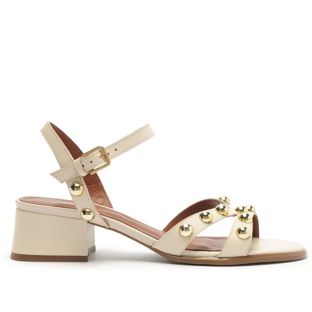 sandalia-arezzo-off-white-esferas-douradas-salto-bloco-medio-1