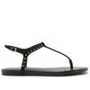 sandalia-arezzo-rasteira-preta-tira-t-e-tachas-douradas--1