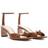 sandalia-alexandre-birman-couro-caramelo-laco-salto-escultural-medio-2