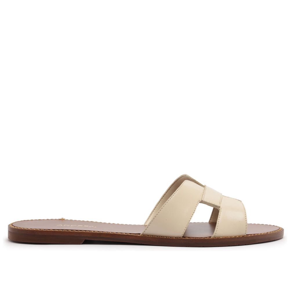 sandalia-arezzo-rasteira-off-white-tira-vazada-1