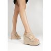 sandalia-schutz-anabela-suede-nude-tachas-douradas-2