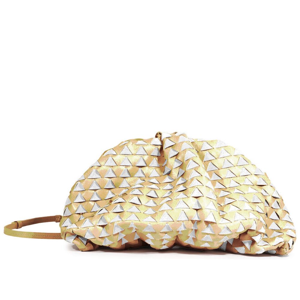 bolsa-schutz-clutch-dourada-media-tachas-piramidais-1