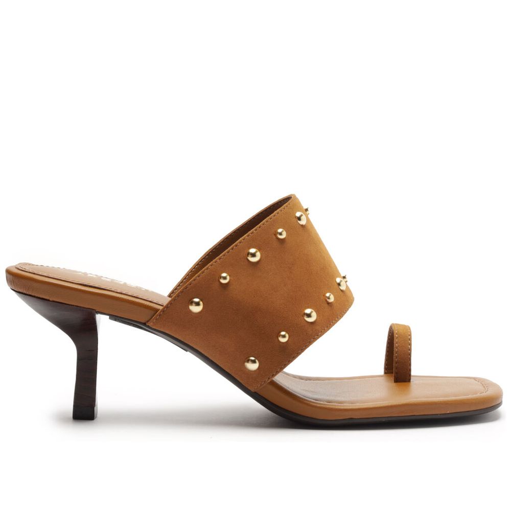 sandalia-arezzo-nobuck-caramelo-tachas-metalicas-tira-no-dedo-1