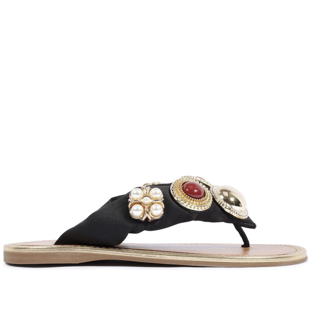 sandalia-schutz-rasteira-preta-tiras-largas-enfeites-dourados-1