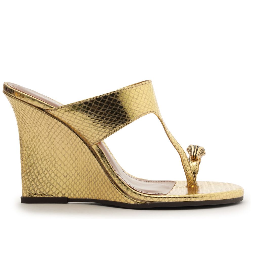 sandalia-arezzo-dourada-couro-anabela-tira-thong-snake-1