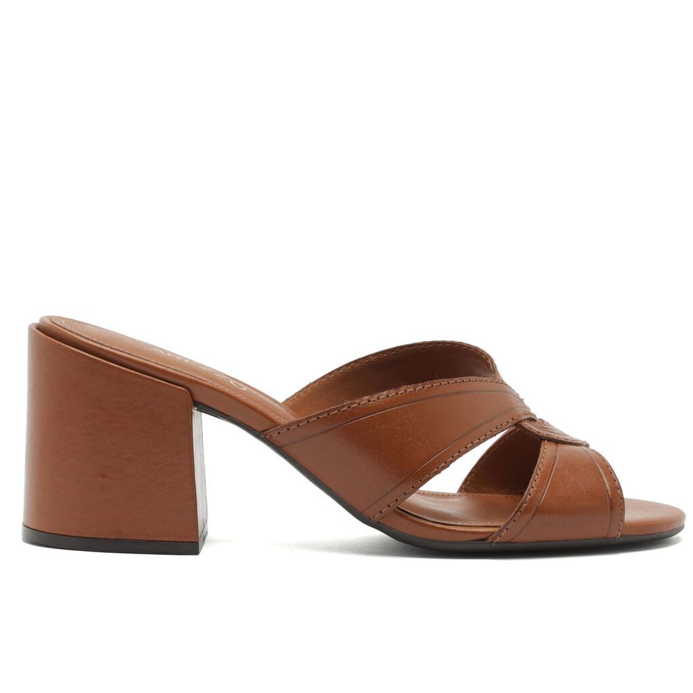 sandalia-arezzo-marrom-couro-tiras-cruzadas-salto-bloco-1