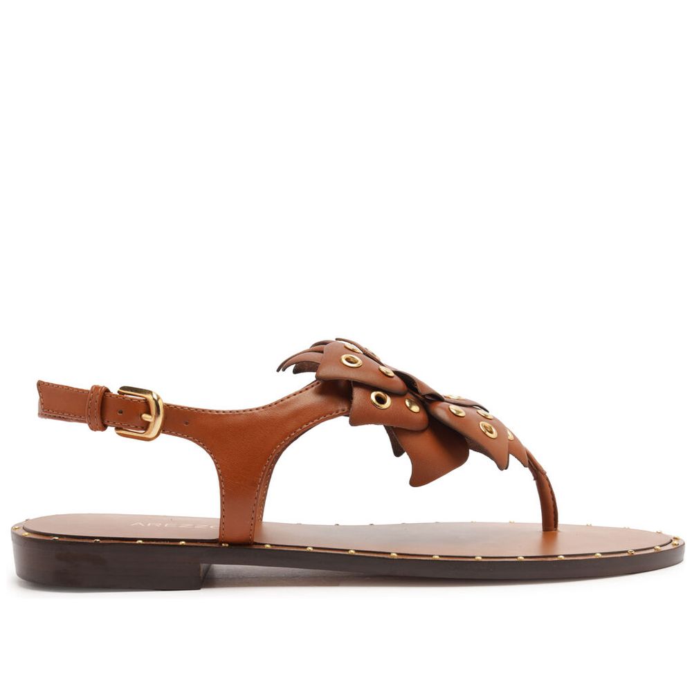 sandalia-arezzo-rasteira-couro-caramelo-flor-e-ilhoses-dourados-1