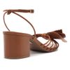 sandalia-arezzo-marrom-com-amarracao-e-detalhe-de-folhas-no-salto-bloco-3