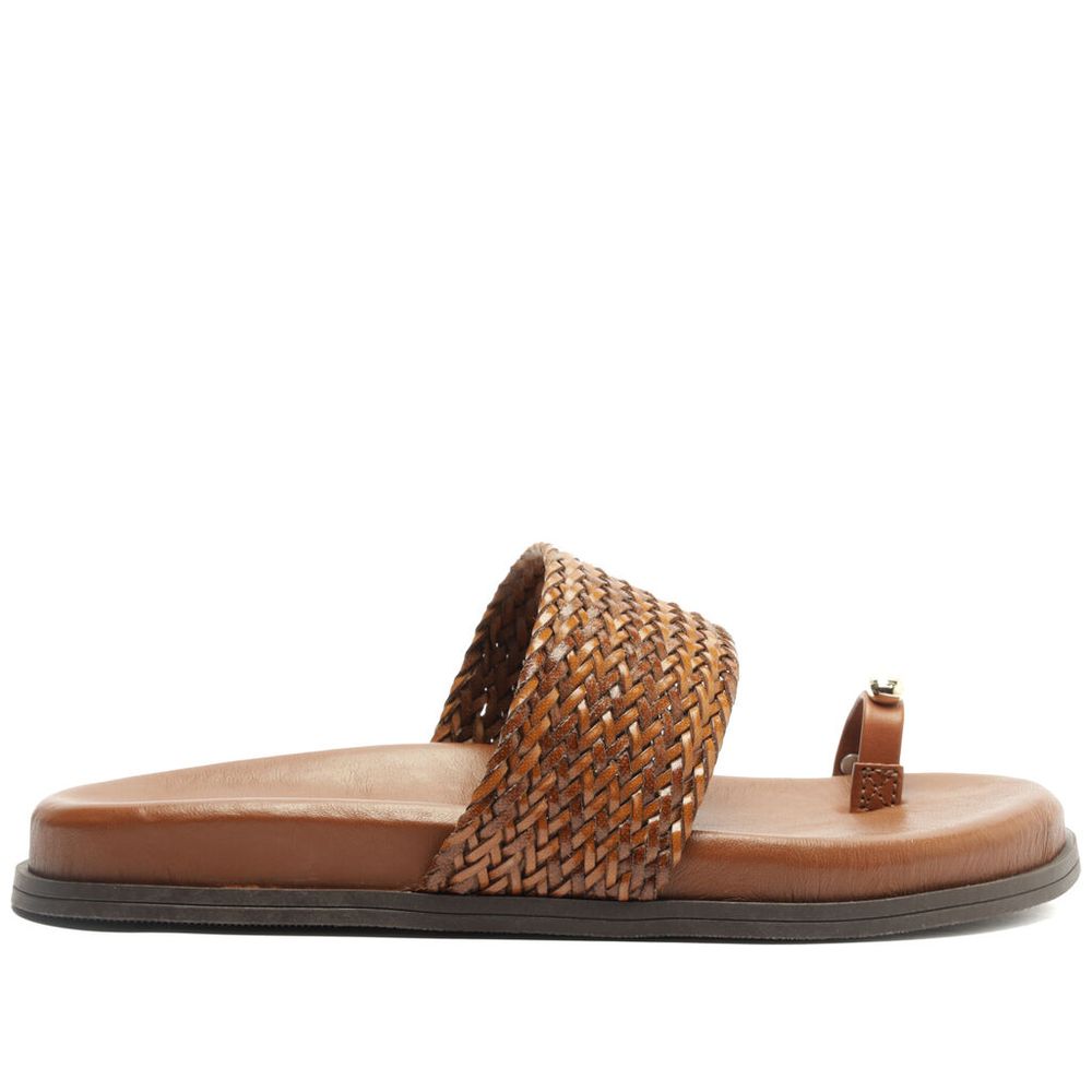 sandalia-arezzo-papete-marrom-tresse-tira-dedeira-metal-1 sandalia-arezzo-papete-marrom-tresse-tira-dedeira-metal-1
