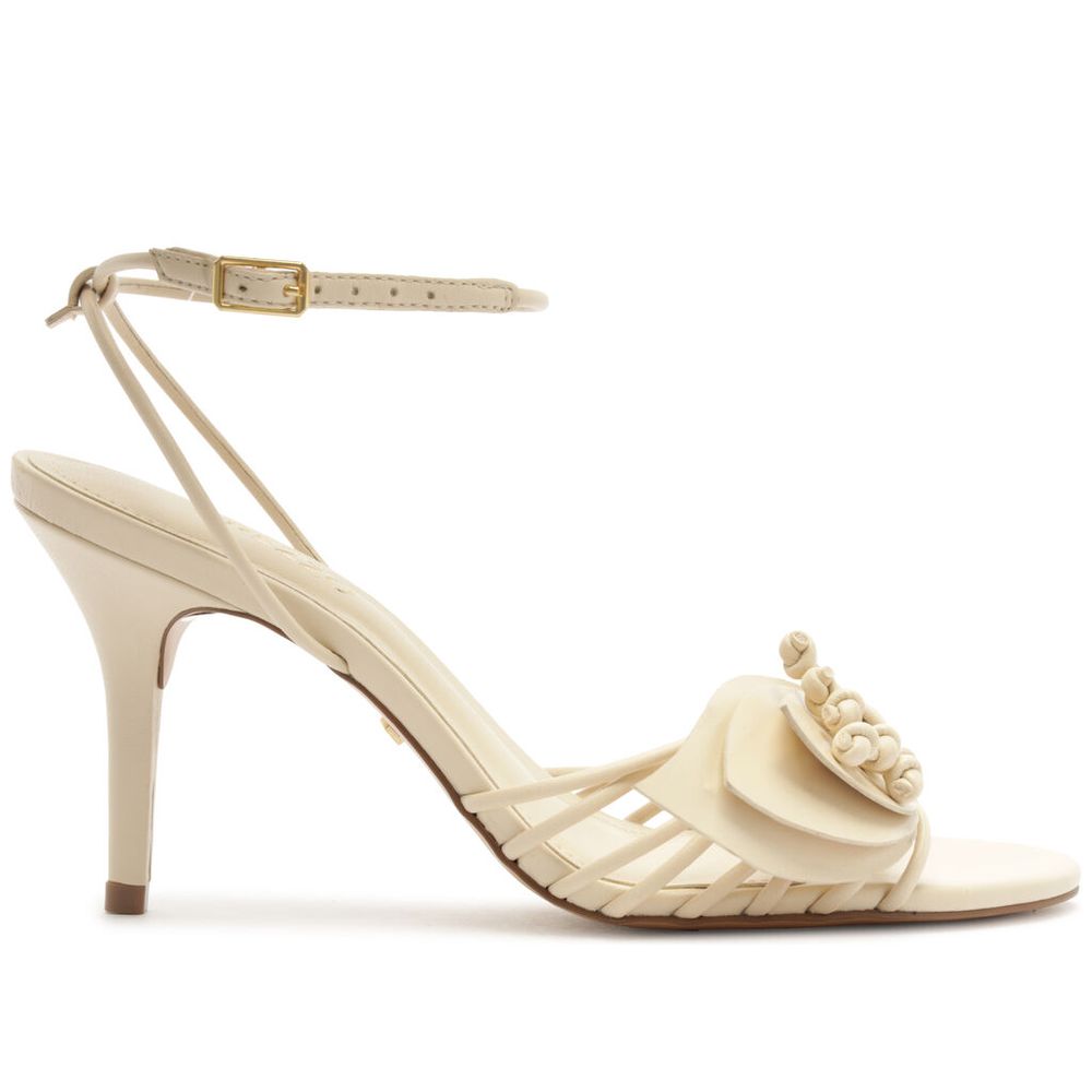 sandalia-arezzo-off-white-com-amarracao-e-detalhe-de-folhas-1