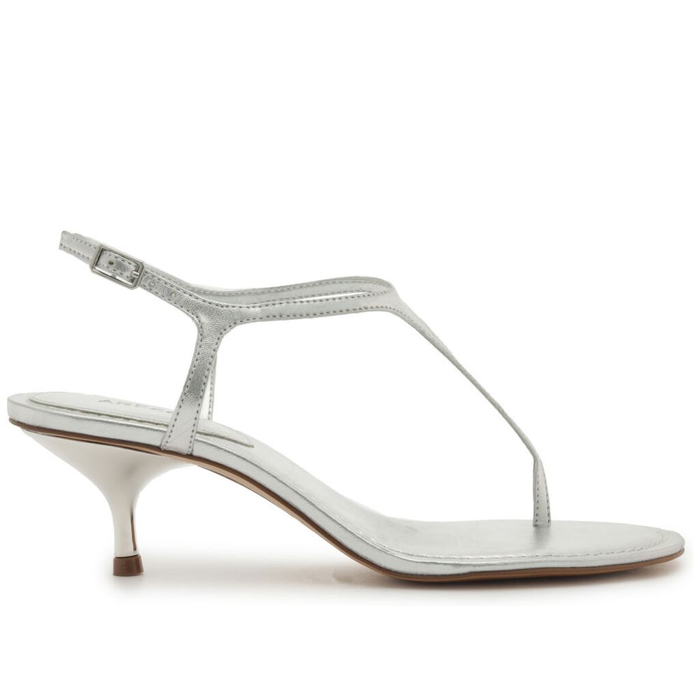 sandalia-arezzo-prateada-salto-kitten-tira-thong-1