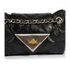 bolsa-schutz-tiracolo-preta-matelasse-pequena-fecho-triangular-3