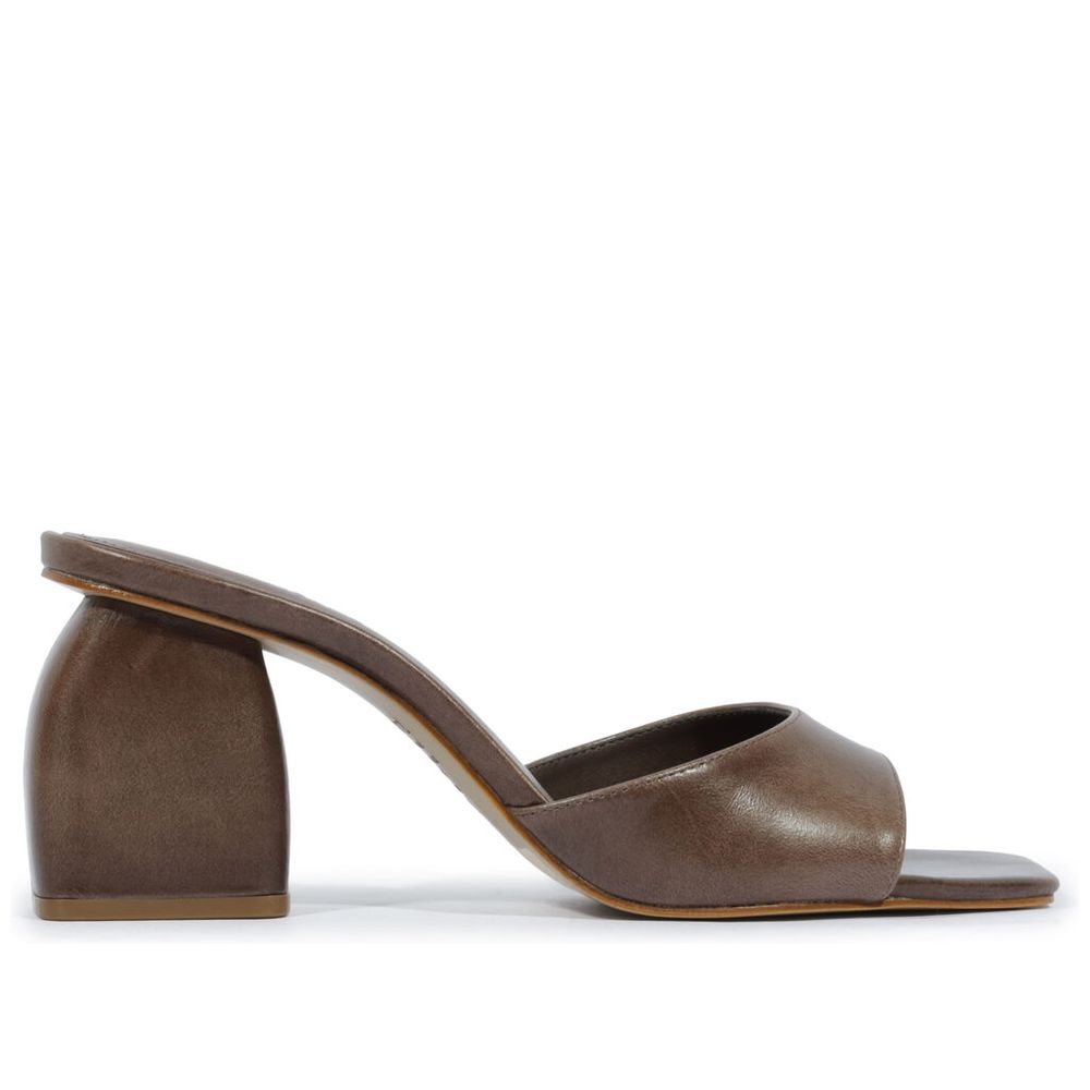 sandalia-schutz-mule-salto-bloco-couro-marrom-tira-larga-1