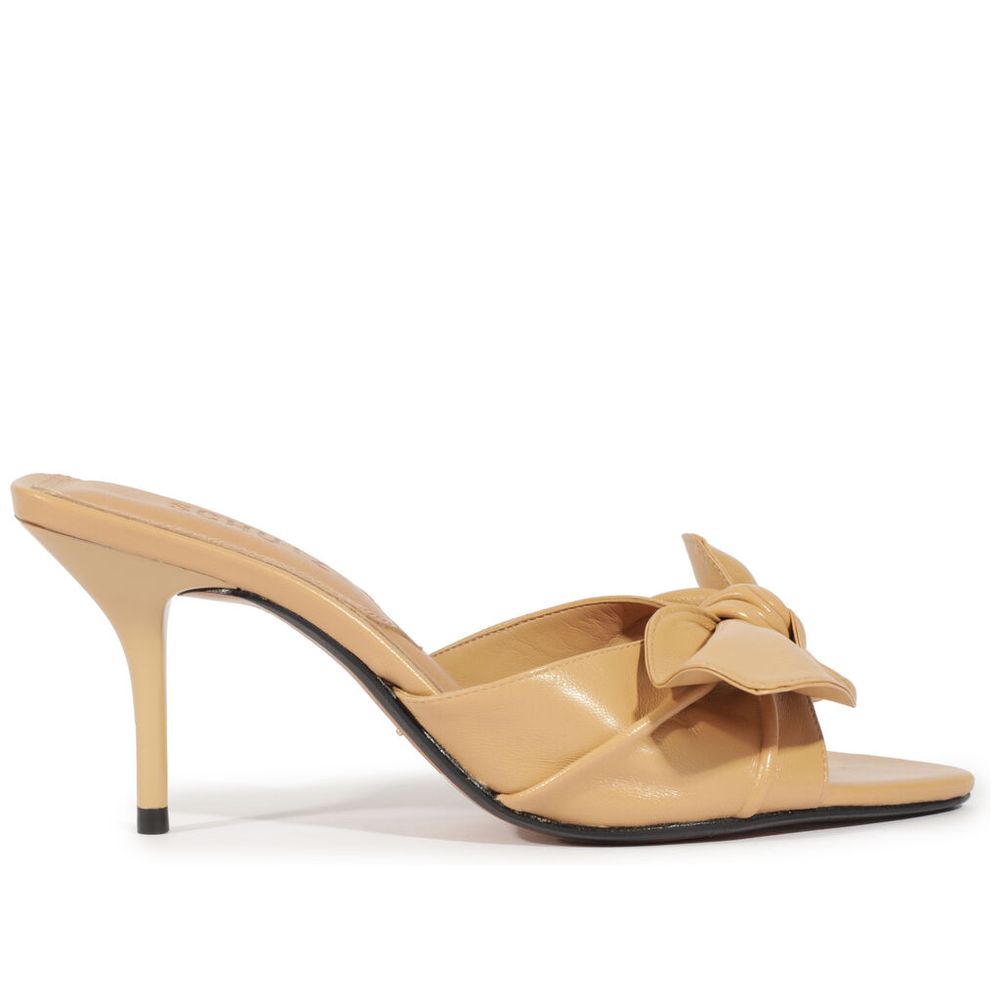 mule-schutz-couro-marrom-monograma-metalizado-1